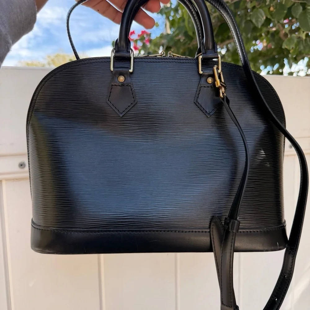 Authentic Louis Vuitton Epi Alma Leather Bag - Picture 3 of 11